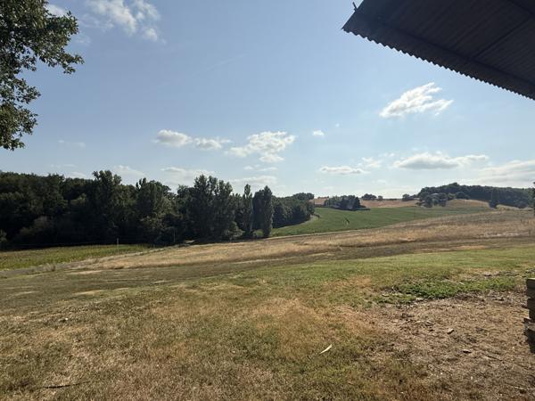 Castelnau-Montratier (46170) Castelnau Montratier Grande Maison Familiale Rénovée avec Granges, Hangar et Terrain