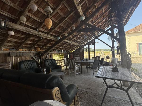 Castelnau-Montratier (46170) Castelnau Montratier Grande Maison Familiale Rénovée avec Granges, Hangar et Terrain