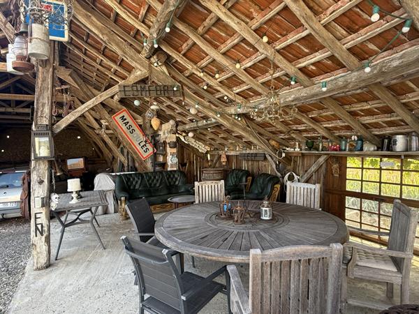 Castelnau-Montratier (46170) Castelnau Montratier Grande Maison Familiale Rénovée avec Granges, Hangar et Terrain