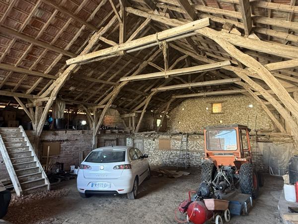 Castelnau-Montratier (46170) Castelnau Montratier Grande Maison Familiale Rénovée avec Granges, Hangar et Terrain