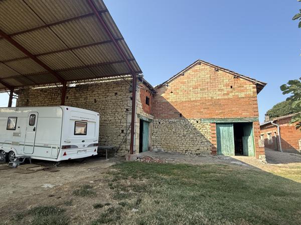 Castelnau-Montratier (46170) Castelnau Montratier Grande Maison Familiale Rénovée avec Granges, Hangar et Terrain