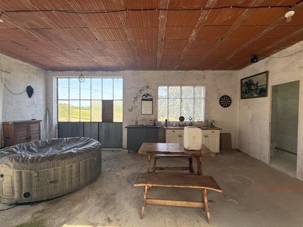 Castelnau-Montratier (46170) Castelnau Montratier Grande Maison Familiale Rénovée avec Granges, Hangar et Terrain