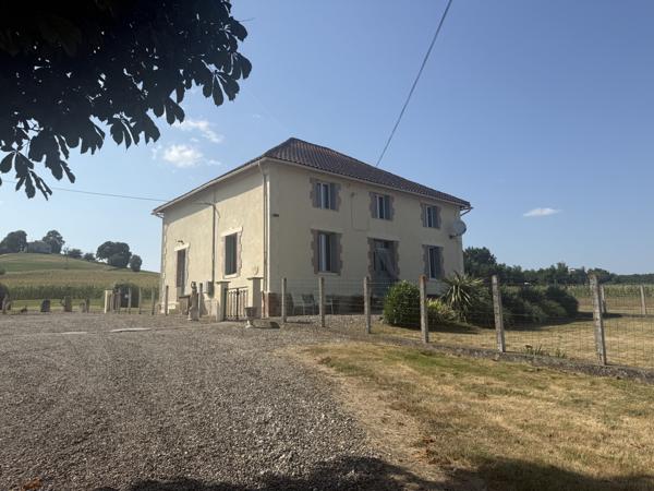 Castelnau-Montratier (46170) Castelnau Montratier Grande Maison Familiale Rénovée avec Granges, Hangar et Terrain