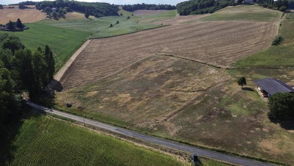 Castelnau-Montratier (46170) Castelnau Montratier Grande Maison Familiale Rénovée avec Granges, Hangar et Terrain