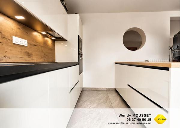 Élégante maison de 243 m² au sol, entièrement rénovée, avec sous-sol complet, aux portes de Vannes