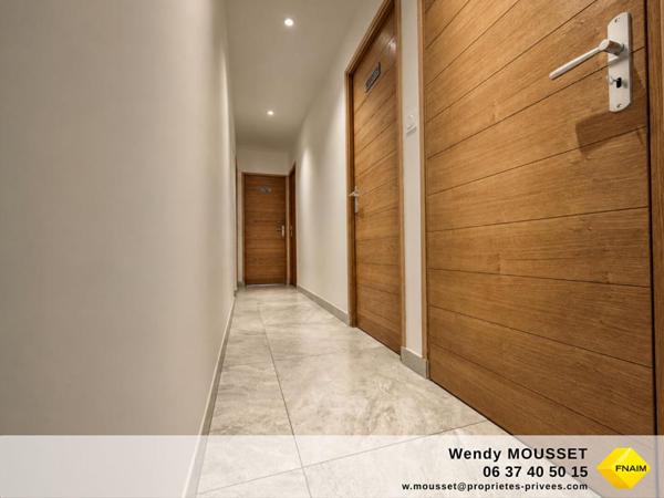 Élégante maison de 243 m² au sol, entièrement rénovée, avec sous-sol complet, aux portes de Vannes