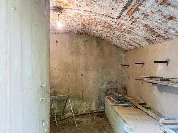 Maison de ville F5 avec dépendances et terrain