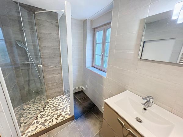 Maison de ville F5 avec dépendances et terrain