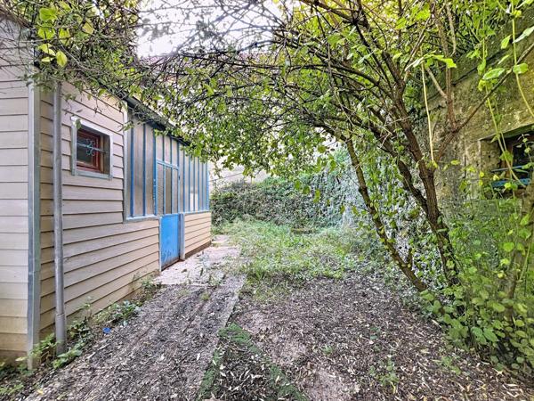 Maison de ville F5 avec dépendances et terrain