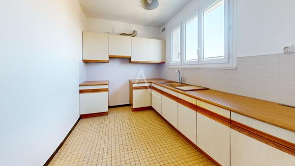 ROSNY-SOUS-BOIS, Appartement DERNIER ÉTAGE, 3 pièces, 66,30m2, CAVE & PARKING