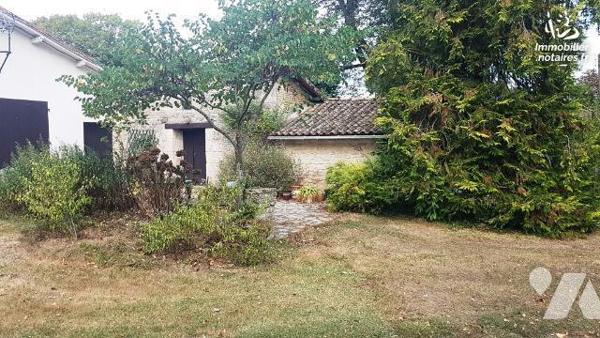 IDEAL FAMILLE NOMBREUSE! Dans un environnement calme et verdoyant à 5 min du centre. Belle pres...