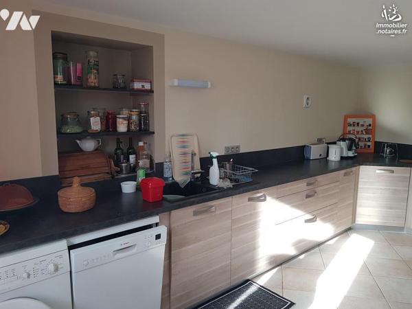 IDEAL FAMILLE NOMBREUSE! Dans un environnement calme et verdoyant à 5 min du centre. Belle pres...