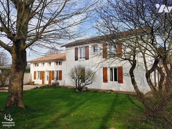 IDEAL FAMILLE NOMBREUSE! Dans un environnement calme et verdoyant à 5 min du centre. Belle pres...