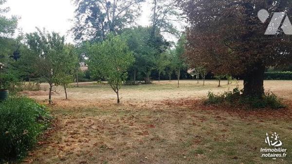 IDEAL FAMILLE NOMBREUSE! Dans un environnement calme et verdoyant à 5 min du centre. Belle pres...