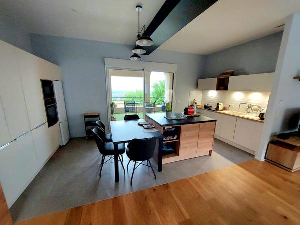 Appartement
         4 pièces
        - 106 m² Exclusivité 348 000 € *
