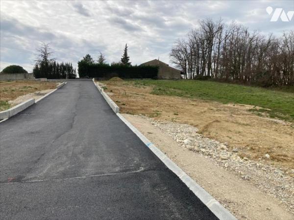 Terrain de 689m² en lotissement Libre de construction