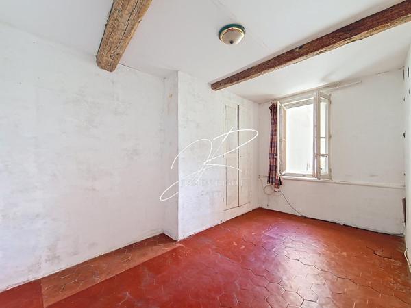 Maison de village T4 98 m² garage 140 m²