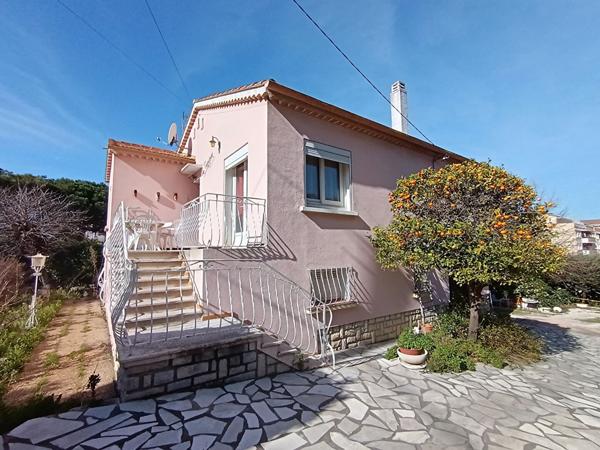 Maison T7 La Seyne Sur Mer de 150 m² sur 739 m² de terrain