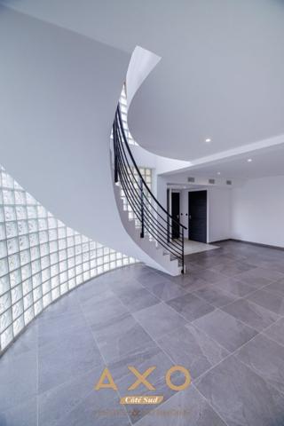 SALON-DE-PROVENCE  MAISON ART DÉCO T5  GARAGE  JARDIN  LOTISSEMENT SÉCURISÉ  560 000 