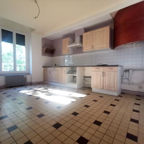 Appartement Ginestas 3 pièce(s) 78 m2 + combles 74m2