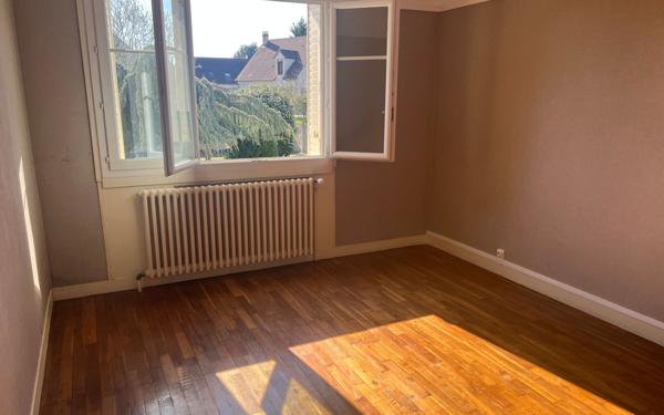 Maison à vendre    5 pièces • 121 m2 Saint-Jean-de-la-Ruelle