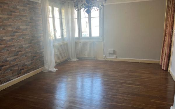 Maison à vendre    5 pièces • 121 m2 Saint-Jean-de-la-Ruelle