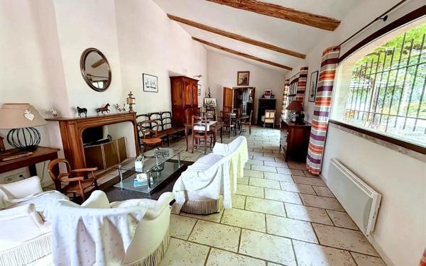 Maison à vendre    5 pièces •  Nîmes