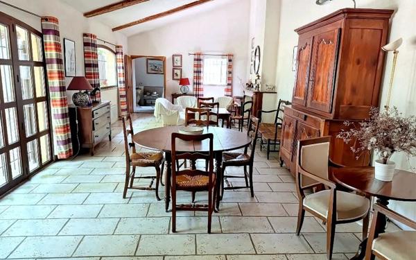 Maison à vendre    5 pièces •  Nîmes