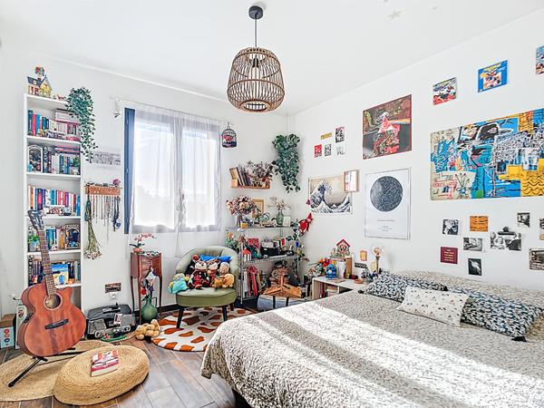 À vendre  Maison de 170 m² exposée plein sud avec piscine et stationnement  Secteur Les Olives, Marseille