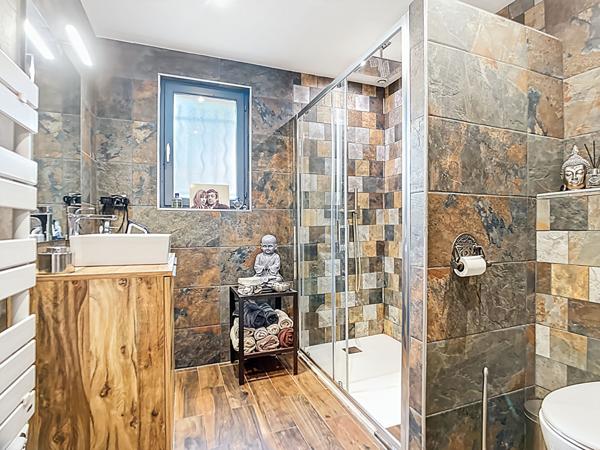 À vendre  Maison de 170 m² exposée plein sud avec piscine et stationnement  Secteur Les Olives, Marseille