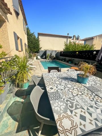 À vendre  Maison de 170 m² exposée plein sud avec piscine et stationnement  Secteur Les Olives, Marseille