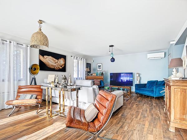 À vendre  Maison de 170 m² exposée plein sud avec piscine et stationnement  Secteur Les Olives, Marseille
