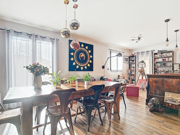 À vendre  Maison de 170 m² exposée plein sud avec piscine et stationnement  Secteur Les Olives, Marseille