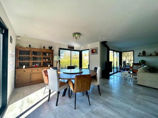 Maison contemporaine au calme à Vezin le Coquet