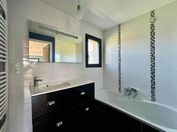 Maison contemporaine au calme à Vezin le Coquet