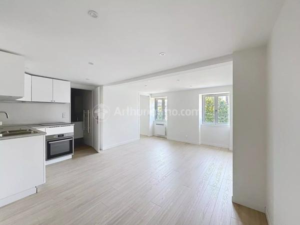 Location                                                      Appartement
                        
                     2 pièces                      35 m2                     à Clermont-Ferrand