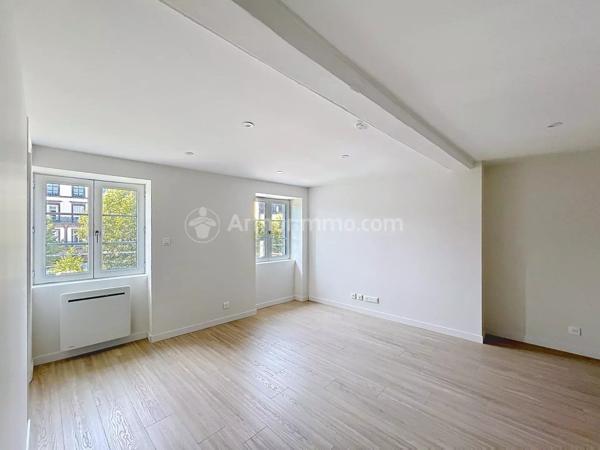 Location                                                      Appartement
                        
                     2 pièces                      35 m2                     à Clermont-Ferrand