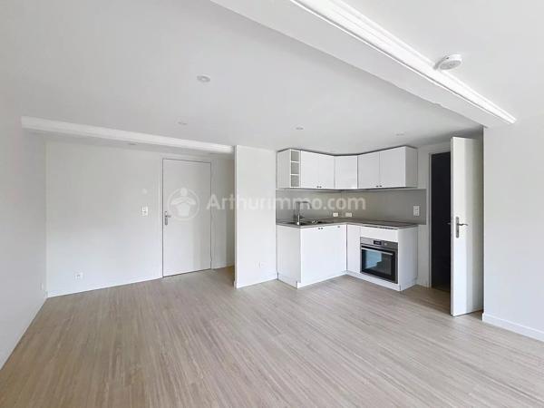 Location                                                      Appartement
                        
                     2 pièces                      35 m2                     à Clermont-Ferrand