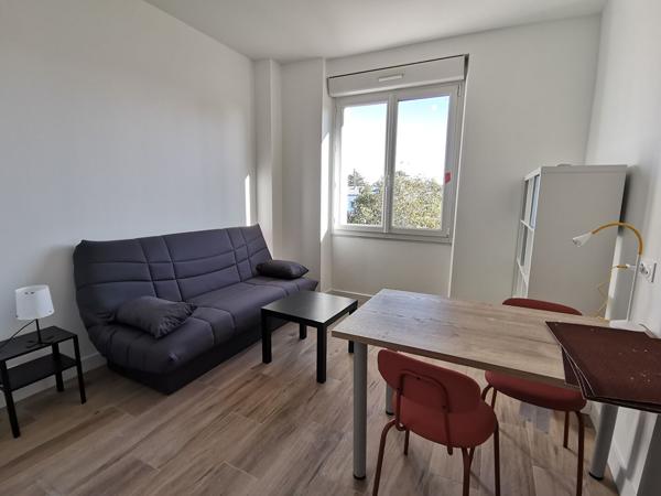 STUDIO MEUBLÉ ET RÉNOVÉ