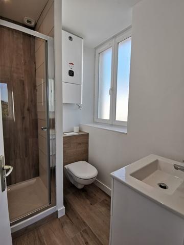 STUDIO MEUBLÉ ET RÉNOVÉ