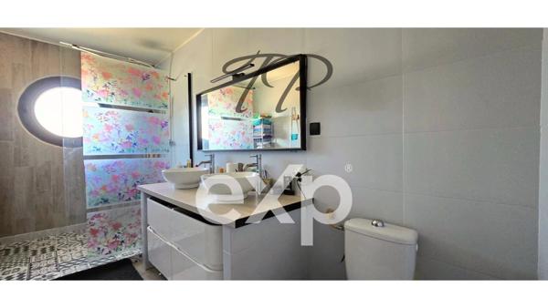 VILLA T5 SUR TERRAIN DE 306M²