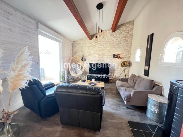 Maison à LA ROMAGNE, 49740 - 10 pièces 174m²