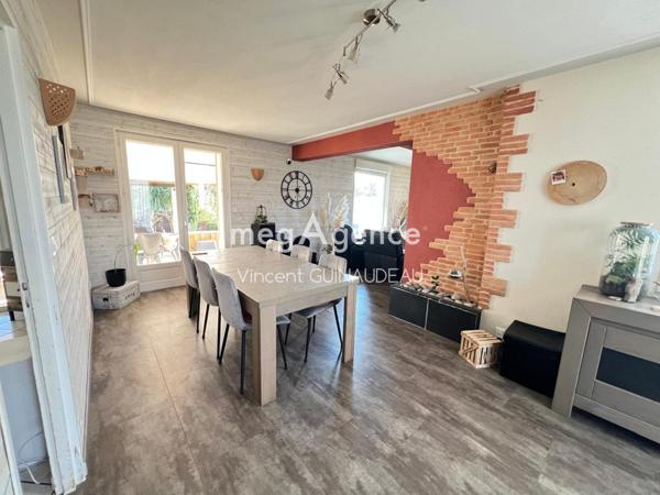 Maison à LA ROMAGNE, 49740 - 10 pièces 174m²