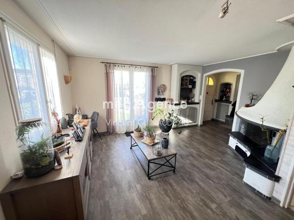 Maison à LA ROMAGNE, 49740 - 10 pièces 174m²