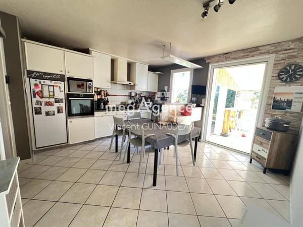 Maison à LA ROMAGNE, 49740 - 10 pièces 174m²