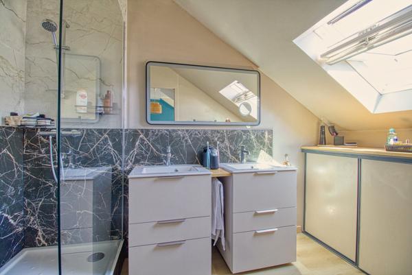 Magnifique pavillon avec 3 chambres, garage et terrasse/jardinet 365 000 €