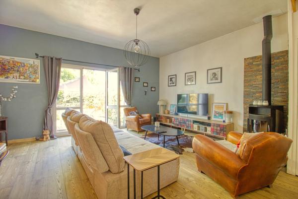 Magnifique pavillon avec 3 chambres, garage et terrasse/jardinet 365 000 €