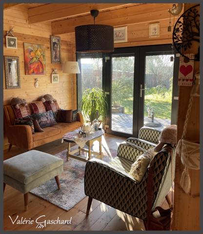 Maison en bois 2 chambres+ bureau sur terrain de 1489 m²