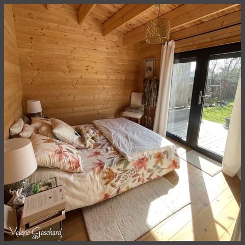 Maison en bois 2 chambres+ bureau sur terrain de 1489 m²