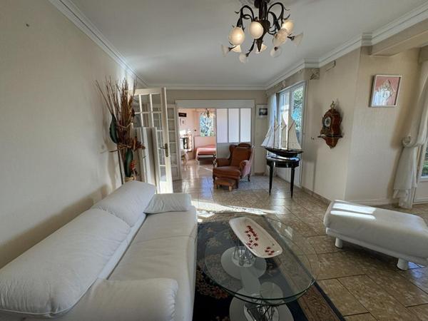 Propriété néo-bretonne avec vue mer ,volumes, élégance et potentiel à 1,2 km des plages